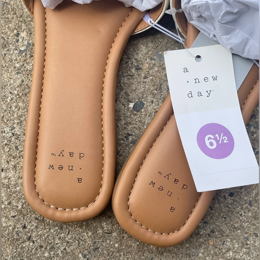 A New Day Bennie Sandals, Cream/Gold, Memory Foam, Size 6.5, NIB‎